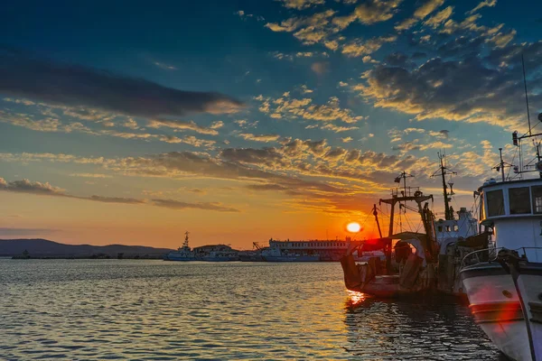 Západ slunce v přístavu Sozopol, Burgas regionu — Stock fotografie