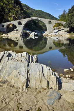 The Devil's Bridge Arda Nehri ve Rodop dağ şaşırtıcı yansıması