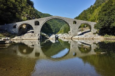 The Devil's Bridge Arda Nehri ve Rodop dağ şaşırtıcı yansıması
