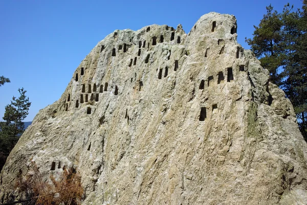 Antike thrakische Heiligtum Adlerfelsen in der Nähe der Stadt Ardino, kardzhali Region — Stockfoto