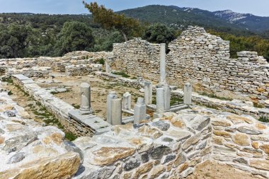 Aliki, Thassos Adası, Sit alanı içinde antik kilise kalıntıları sütunlarda Doğu Makedonya ve Trakya
