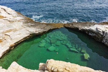 Giola doğal havuzda Thassos Adası, Doğu Makedonya ve Trakya şaşırtıcı görünümü
