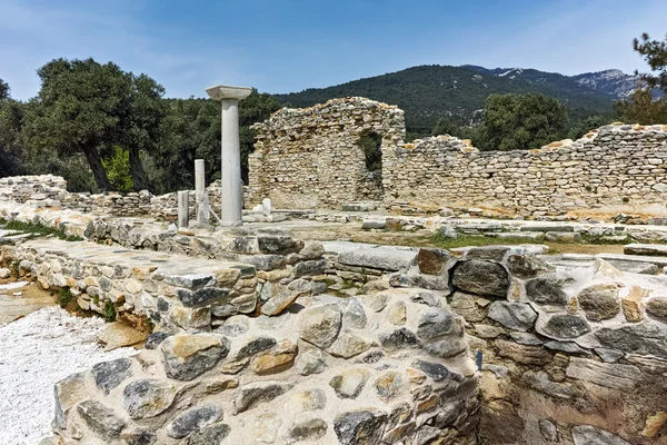 Panorama op de ruïnes van de oude kerk in de archeologische site van Aliki, Thassos eiland — Stockfoto