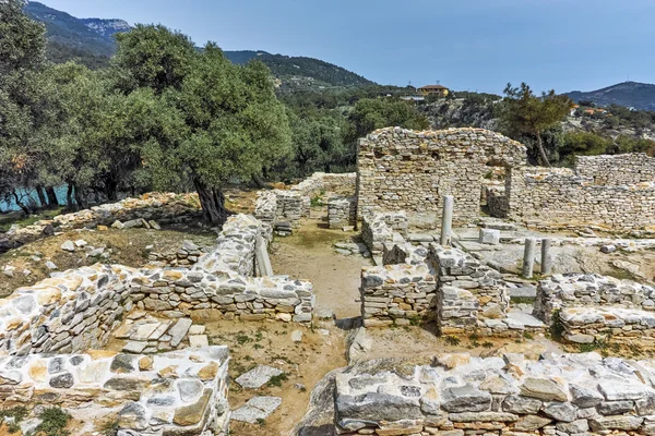 Ruïnes van de oude kerk in de archeologische site van Aliki, Thassos eiland — Stockfoto