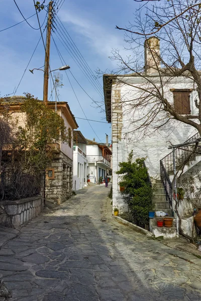 Utcán a falu Theologos, Thassos sziget, Kelet-Macedónia és Thrace — Stock Fotó