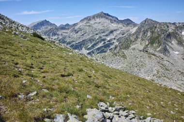 Dzhano tepe üzerinden Kamenitsa ve Yalovarnika doruklarına şaşırtıcı görünümü