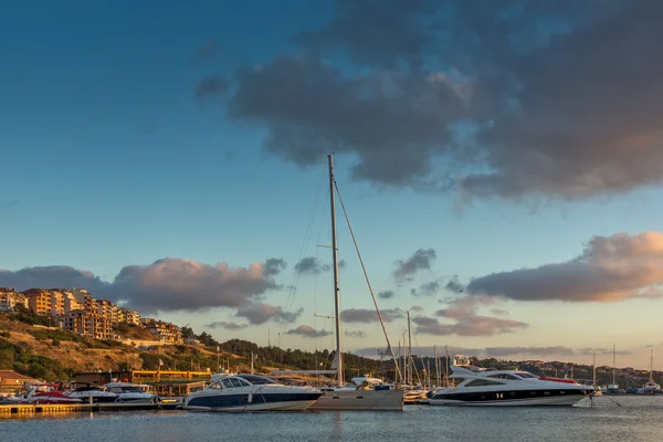 Atardecer panorama del puerto y la ciudad de Sozopol, Bulgaria — Foto de Stock