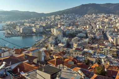 Kavala, Yunanistan'ın bağlantı noktasına günbatımı Panorama