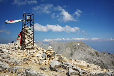 Bulutlar üzerinde Vihren tepe, Pirin Dağı