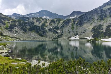 Manzara Banderishki Kınalı tepe ve Balık Gölü, Pirin Dağı