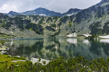Panoramik Banderishki Kınalı tepe ve balık Lake, Pirin Dağı