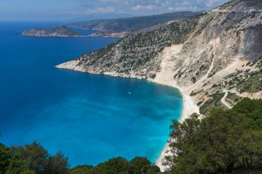 Beach, Kefalonia, Yunanistan için güzel Myrtos defne yol görünümünü