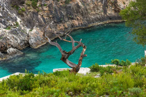 Bahía de Limnionas de agua azul en la isla de Zakynthos —  Fotos de Stock