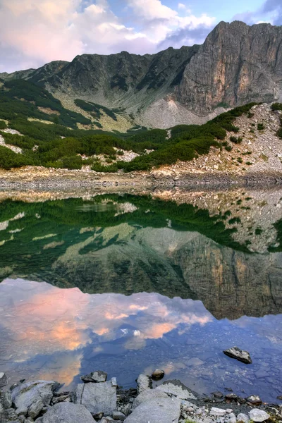 Sunset Panorama dari Sinanitsa puncak dan danau, Pirin Mountain — Stok Foto