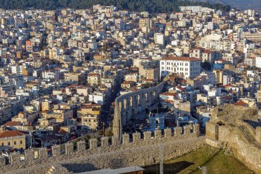 Panoramik görünümünden kale Kavala, Doğu Makedonya ve Trakya su kemeri için