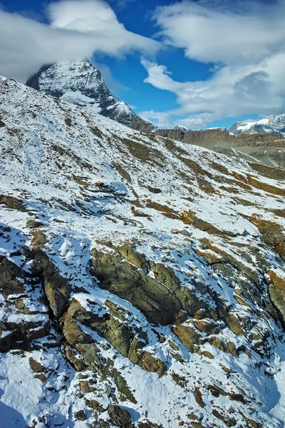 Mount Matterhorn şaşırtıcı Panoraması bulutlar, Valais Canton, Alpler ile kaplı — Stok fotoğraf
