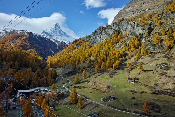 Vue panoramique d'automne sur le Mont Cervin, canton du Valais — Photo