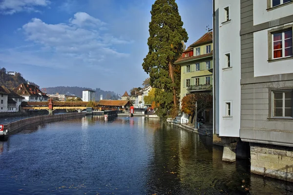 Vue panoramique de la rivière Reuss et de la ville de Lucern, canton de Lucerne — Photo