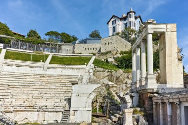 Sütun ve giriş Plovdiv Antik Roma Tiyatrosu