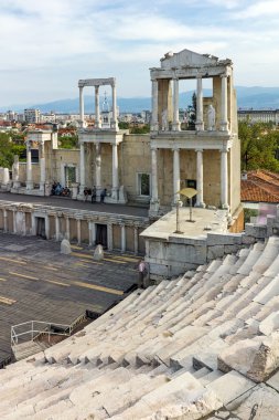 Antik Roma Tiyatrosu ve şehir Plovdiv cityscape Holü