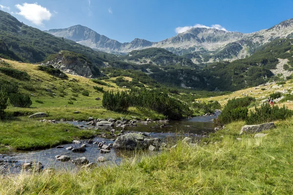 Banderishki Chukar piek en berg rivier, Pirin-gebergte — Stockfoto