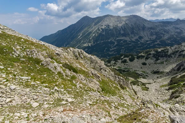 Panorama dal passo di Banderitsa alla cima di Todorka, montagna di Pirin — Foto Stock