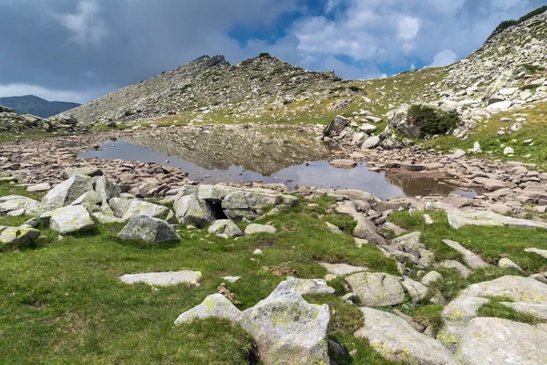 Widok na górnej Spanopolsko jeziora, góry Pirin — Zdjęcie stockowe