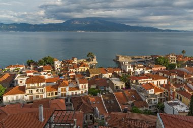 Şaşırtıcı panorama, bağlantı noktası Nafpaktos şehir sur ile Panorama
