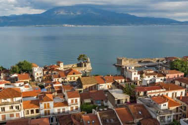 Şaşırtıcı panorama, bağlantı noktası Nafpaktos şehir sur ile Panorama