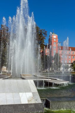 Belediye Binası ve şehrin merkezi Plevne bir çeşme görünümünü şaşırtıcı