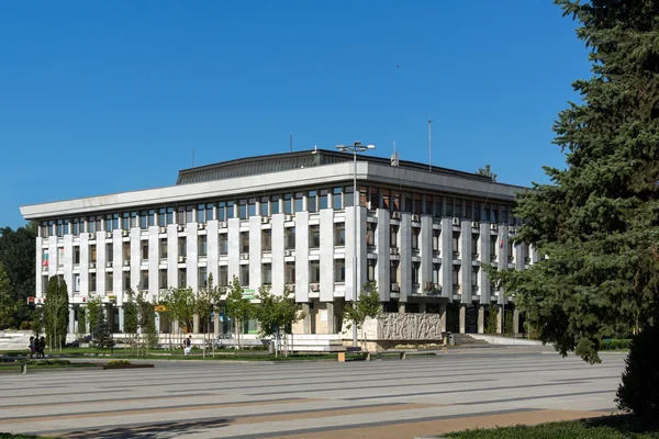 Edificio administrativo de época comunista, Ciudad de Pleven — Foto de Stock