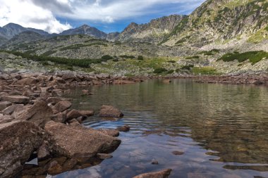 Panoramik Musalenski göller ve Musala tepe, Rila Dağı