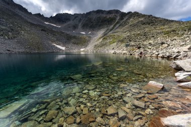 Ledenoto (ICE) Gölü, Musala tepe ve Trionite, Rila Dağı şaşırtıcı görünümü