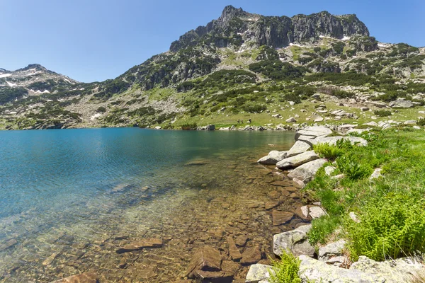 Paysage incroyable du pic Dzhangal et du lac Popovo, montagne Pirin — Photo