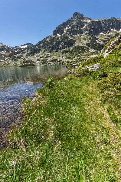 Pemandangan menakjubkan dari puncak Dzhangal dan danau Popovo, Pirin Mountain — Stok Foto