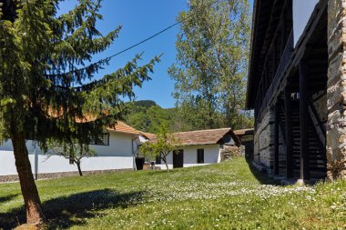 Temski Manastırı St George, Pirot bölge eski binada