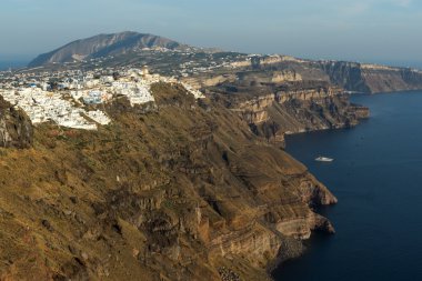 Fira town ve Peygamber Elias tepe, Santorini Adası, Thira için şaşırtıcı görünümü