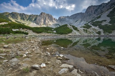 Öğleden sonra panorama Sinanitsa tepe ve Gölü, Pirin Dağı