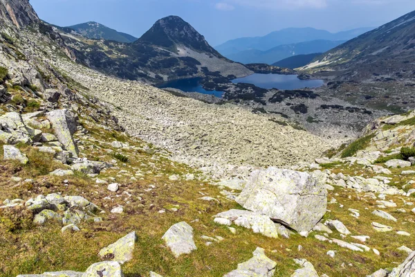 Niesamowity krajobraz Gergiytsa szczyt i Gergiyski jeziora, góry Pirin — Zdjęcie stockowe