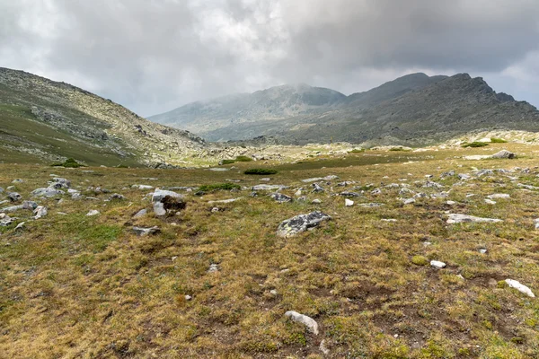 Panorama från Banderitsa passera till Spano Pole, Pirin berget — Stockfoto