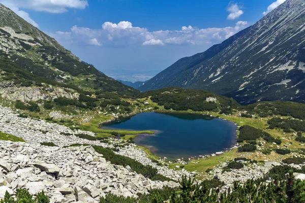 Muratovo göl, Pirin Dağı şaşırtıcı görünümü — Stok fotoğraf