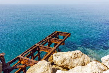 Berrak suları ve setin içinde Skala Maries, Thassos Island buzlu