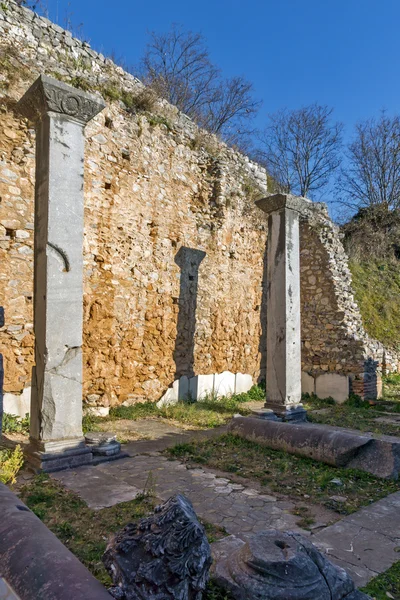 Ruínas e coluna em área arqueológica de Filipos, Macedônia Oriental e Trácia — Fotografia de Stock