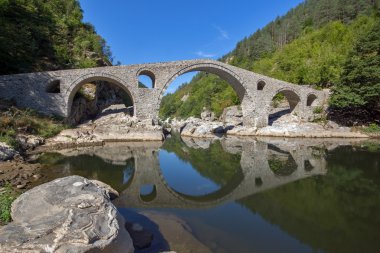 Yansıma Devil's Bridge uygulamasında Arda Nehri, Kırcaali bölgesi şaşırtıcı