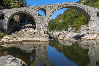Yansıma Devil's Bridge uygulamasında Arda Nehri, Kırcaali bölgesi şaşırtıcı