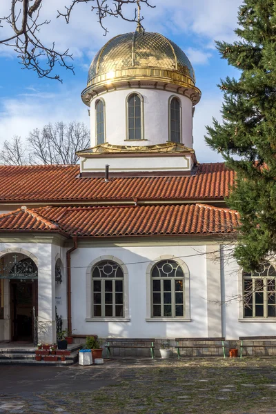 Panorama stupefacente e cupola d'oro della Chiesa dei Pesci, Santa Maria Annunciazione, Asenovgrad, Regione di Plovdiv — Foto Stock