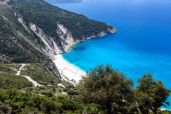 Panoramiczny widok na piękne Myrtos bay road do plaży Kefalonia, Wyspy Jońskie — Zdjęcie stockowe