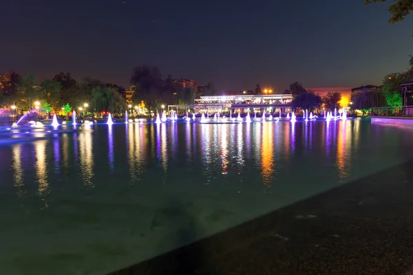 Night panorama Співаючі фонтани в місті Пловдив — стокове фото