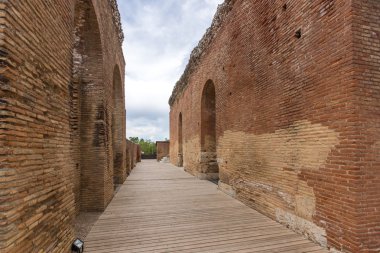 Roma Odeon, Patras, Peloponnese içinde duvar
