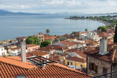 Panoramik Antirrio ile Rio Nafpaktos şehir ve kablo Köprüsü